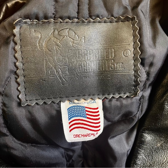 Genuine leather jacket with fringes - American-made vintage gem! - Picture 2 of 11